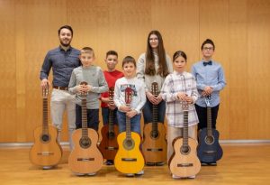Kitaristi iz razreda Danila Vlašiča